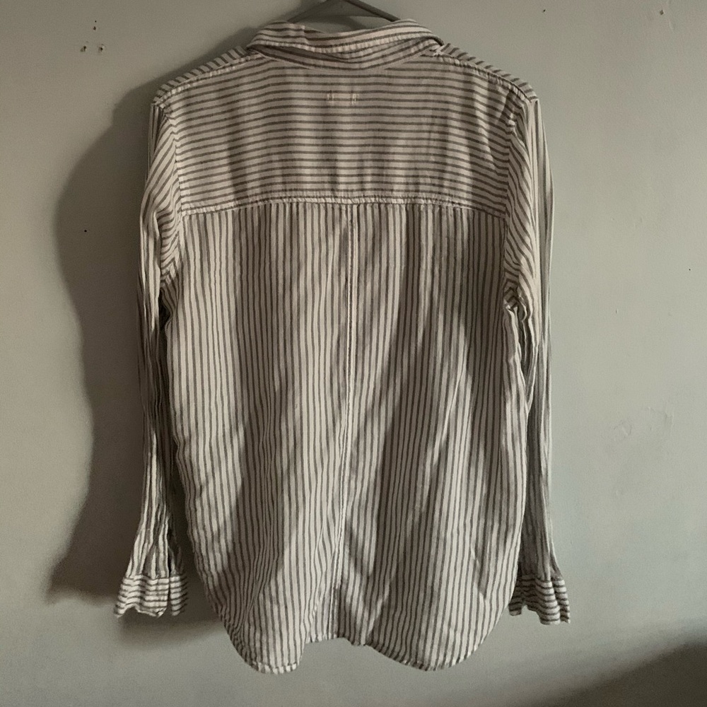HOLLISTER Button-Down Top - Picture 2 of 3